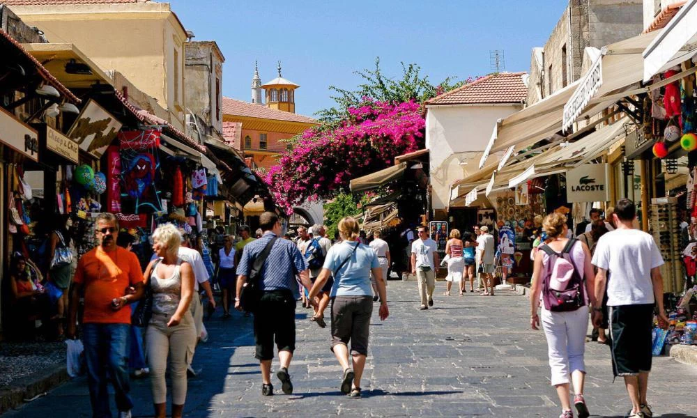 Υπ. Εξωτερικών: Πότε θα γίνονται τεστ στους τουρίστες